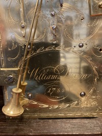 achterkanttafelklok met de naam van de koper William Dixon 1788